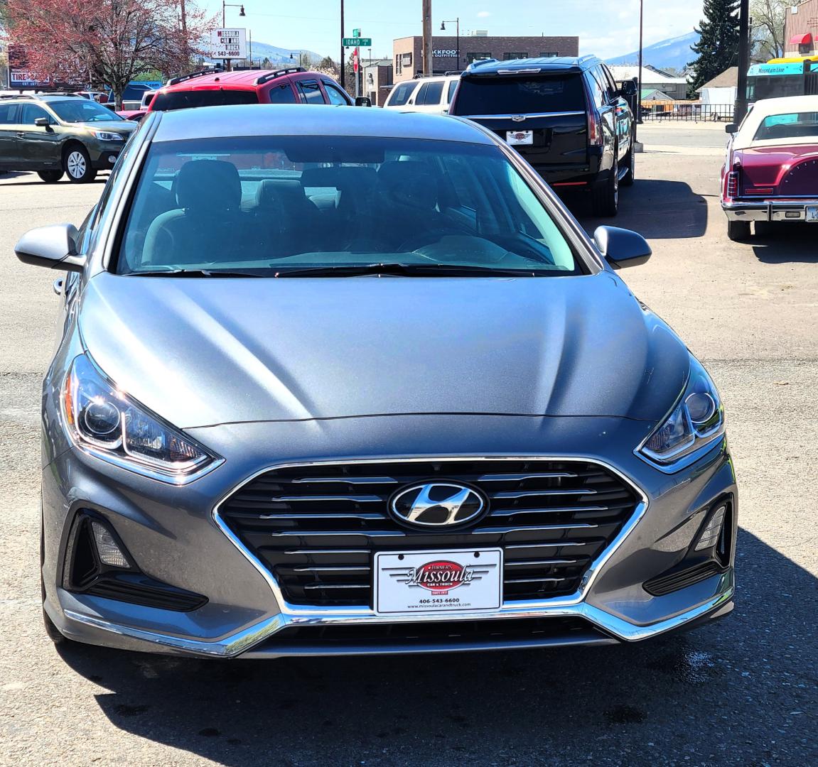 2018 Grey /Black Hyundai Sonata SE (5NPE24AF5JH) with an 2.4L I4 engine, 6 Speed Automatic transmission, located at 450 N Russell, Missoula, MT, 59801, (406) 543-6600, 46.874496, -114.017433 - Beautiful Sedan with only 15,600 Miles. 2.4L I4 Engine. 6 Speed Automatic Transmission. Bluetooth. Backup Camera. Air. Cruise. Tilt. power Windows and Locks. - Photo#6